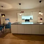 Christine Am Apartman *