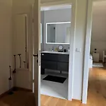Christine Am Apartman