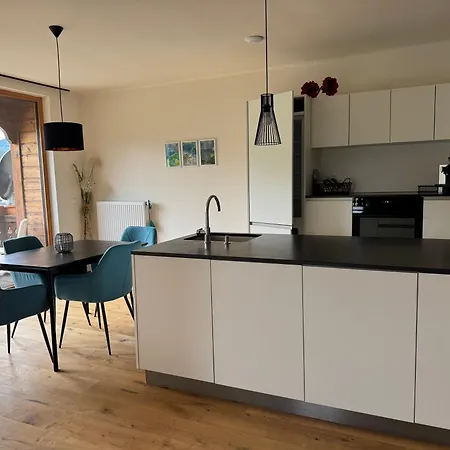 Christine Am Apartman Weissensee